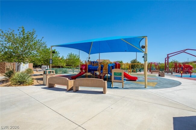 Building Photo - 1068 Crescent Falls St