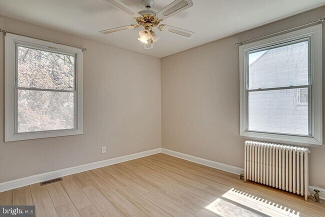 Building Photo - 859 N Abingdon St