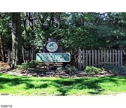 Building Photo - 5 Pheasant Run