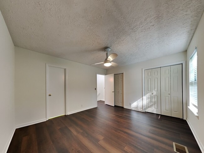 Building Photo - 1012 Patio Dr