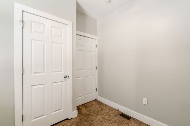 Building Photo - 24 Chittenden Ave