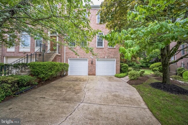 Building Photo - 10159 Castlewood Ln