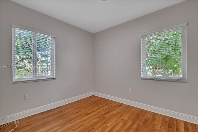 Building Photo - 3783 SW 27th St