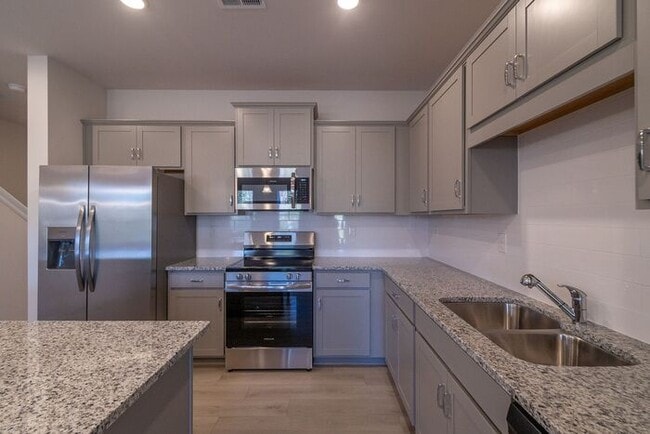 Building Photo - Beautiful Brand New 3 Bedroom 2.5 Bath Townhome in Hickory Glen!