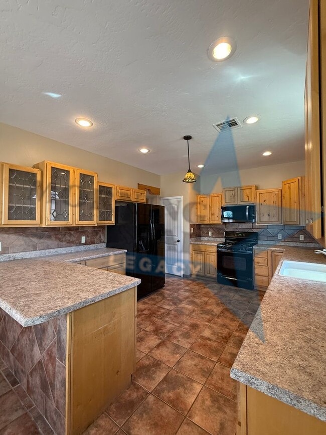 Building Photo - 4-Bedroom Home - New Carpet & Fresh Paint!