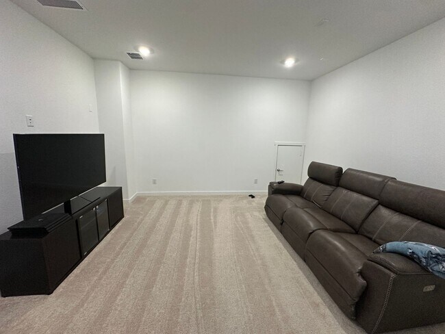 Building Photo - Stunning 4BR House in Little Elm