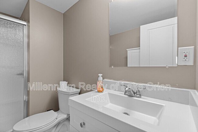 Building Photo - 391 Shady Oaks St