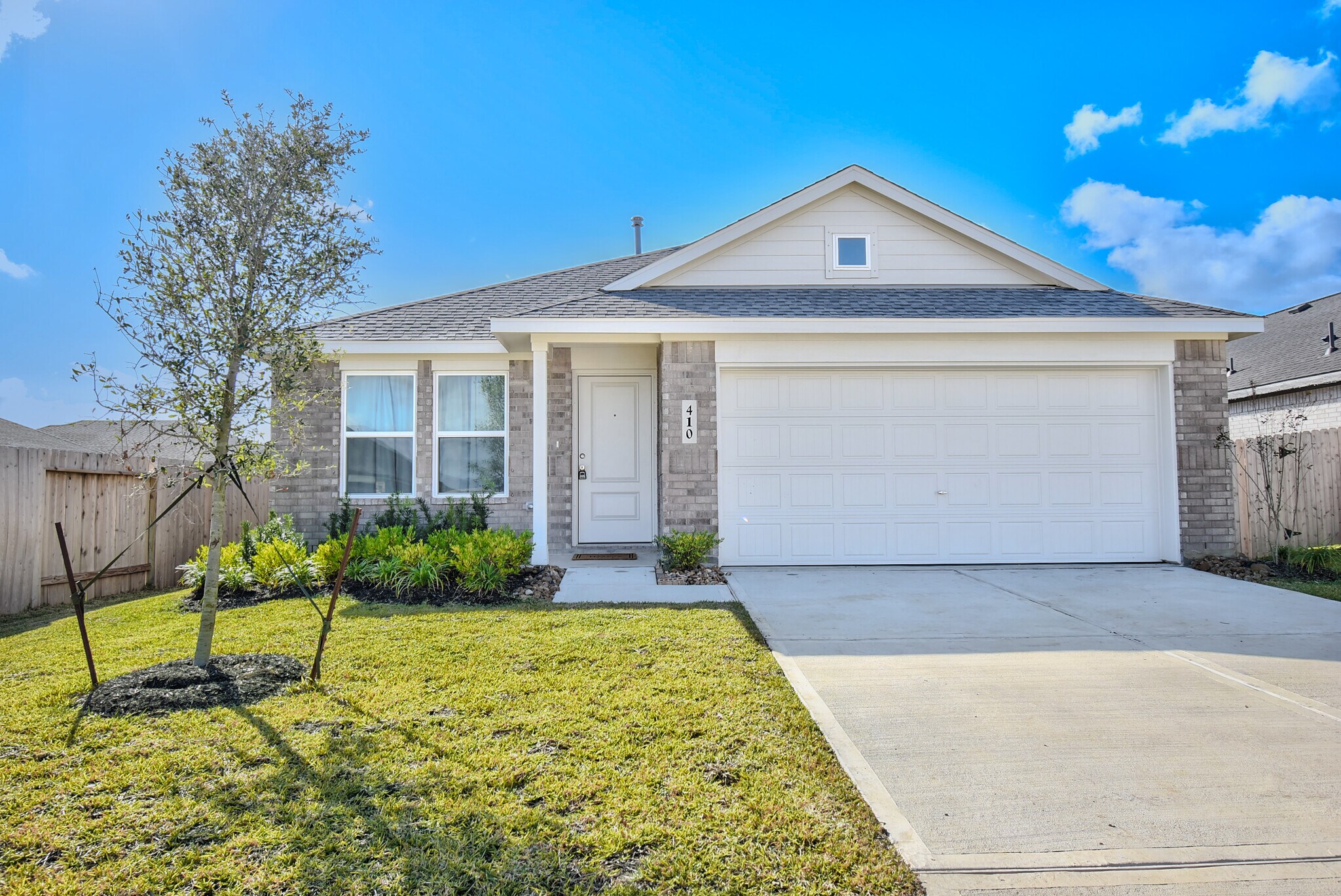 Building Photo - 410 Emma St