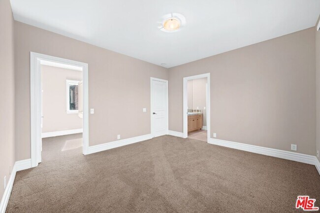Building Photo - 11221 Briarcliff Ln