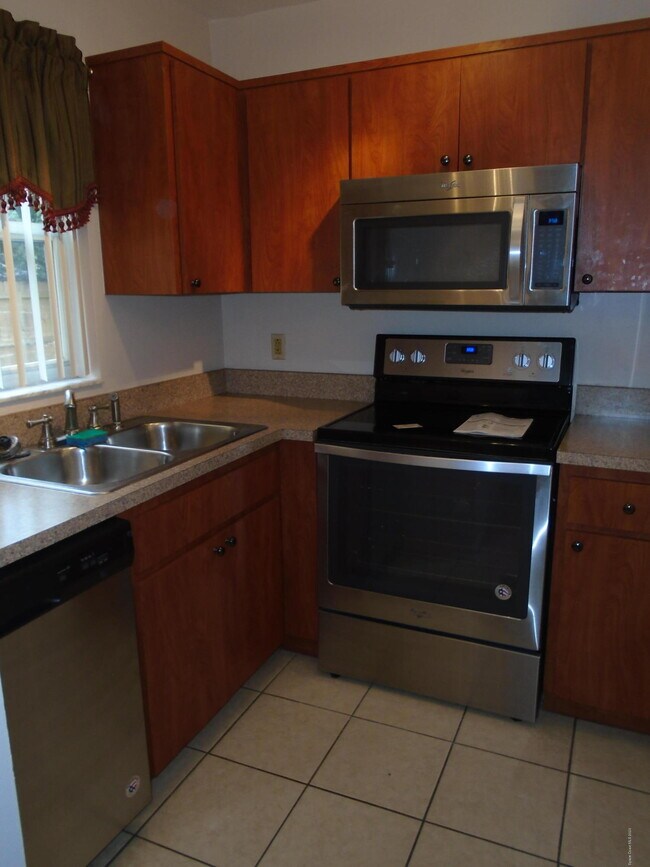 Building Photo - 255 Spring Dr