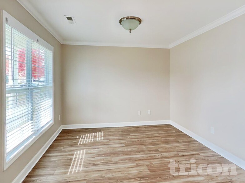 Building Photo - 1655 Crestlawn Tl