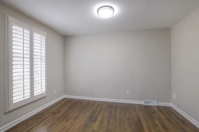 Building Photo - 10530 W 92nd Pl