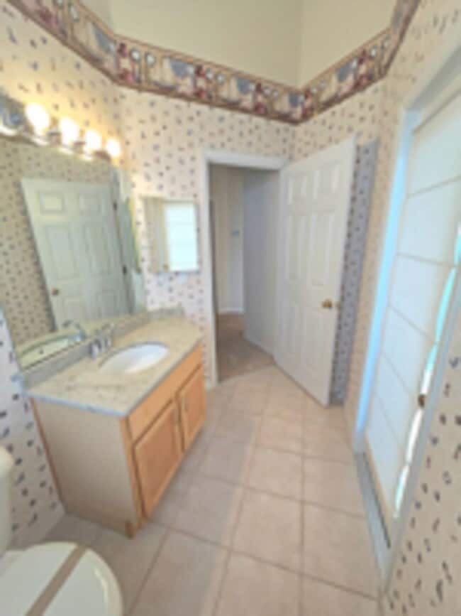 Building Photo - 691 Lakeworth Cir