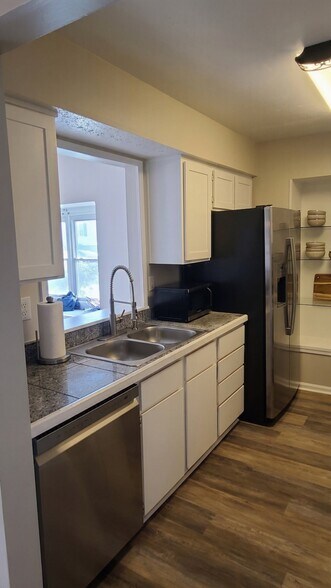 Building Photo - 1120 Crist Pl