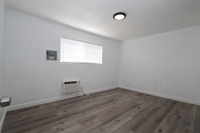 Building Photo - 460 Vista Ave