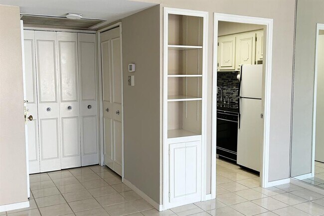 Building Photo - 1122 Colorado St