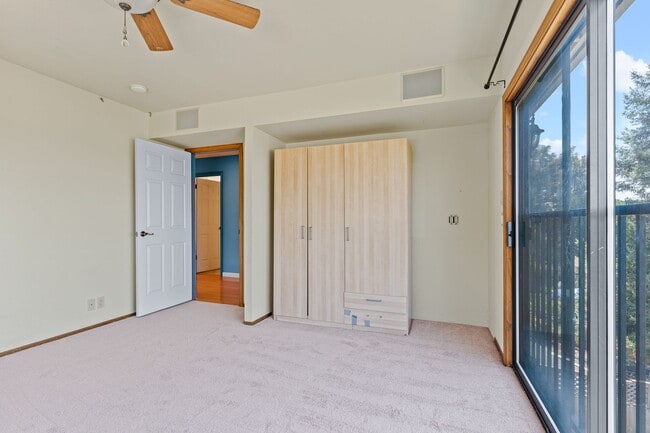 Building Photo - Utilities Paid! 3 Bedroom in Hayward with ...