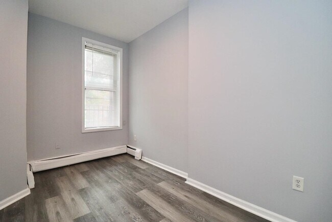 Building Photo - 108 Adams St