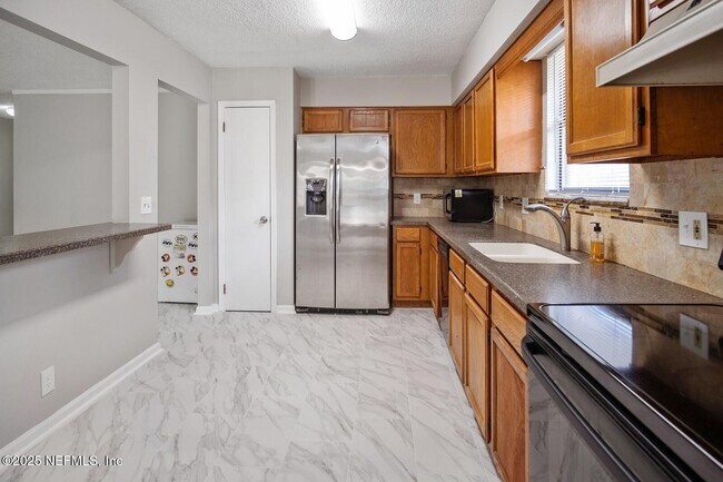 Building Photo - 7650 Cranberry Ln S