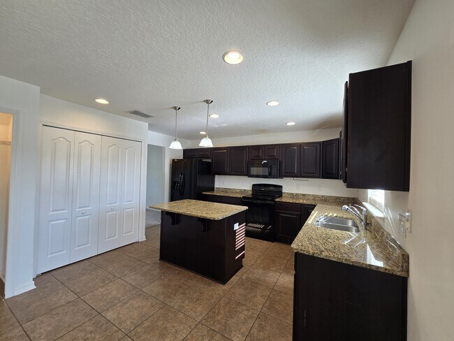 Building Photo - 127 Cedar Cir Dr