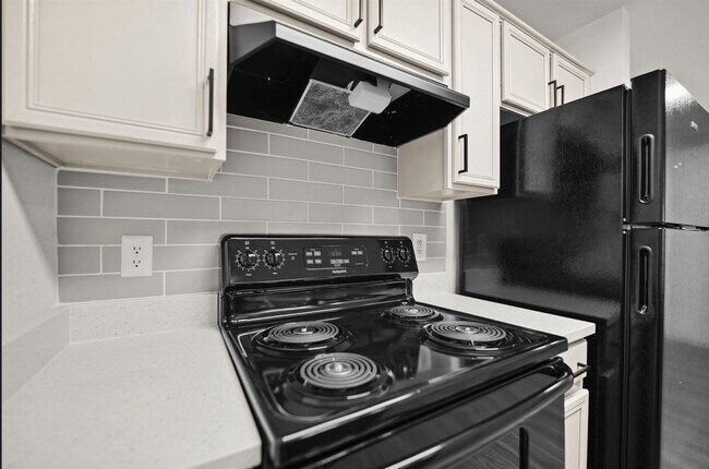 Building Photo - Spacious 2/2 Luxury Apartments in Midlothi...