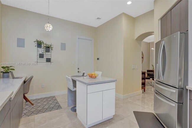 Building Photo - 1529 Shoreline Way