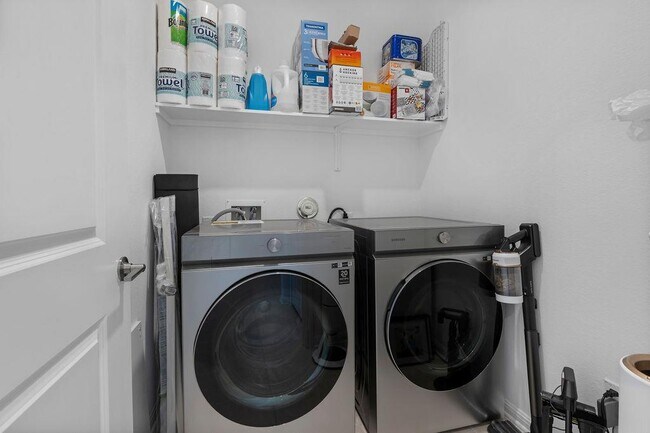 Building Photo - 232 Barton Oak Trl