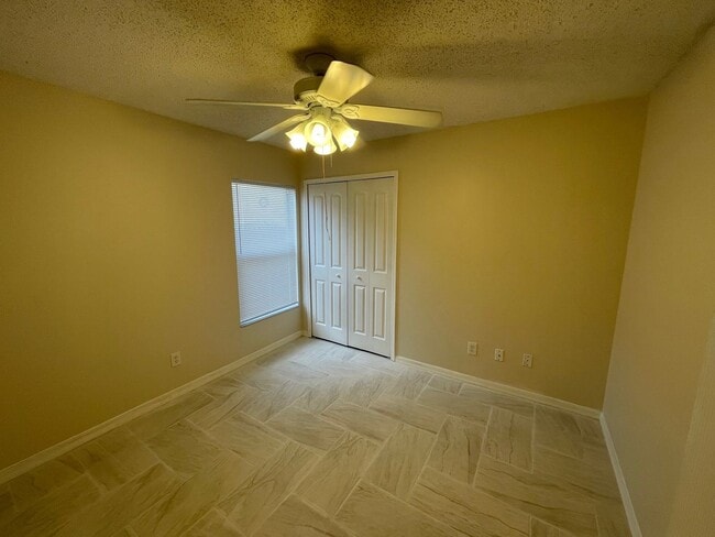 Building Photo - 3 Bedroom/2 Bathroom Single Family Home