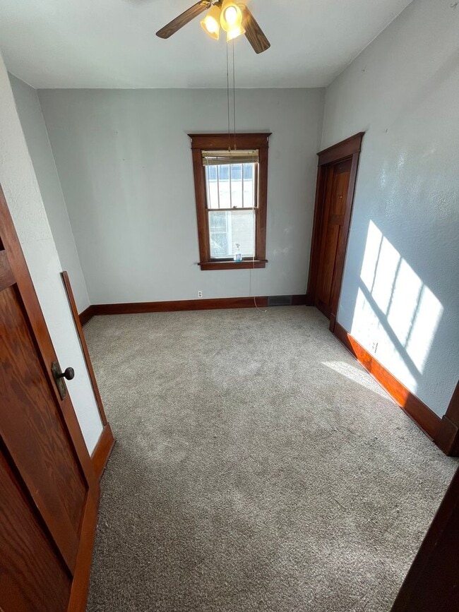 Building Photo - 3 Bed 1 Bath House