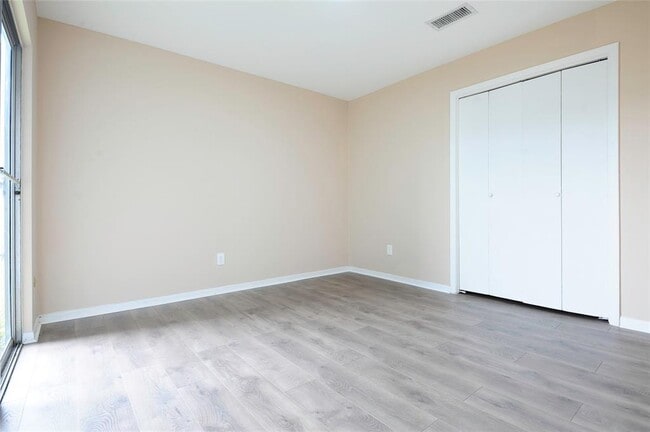 Building Photo - 11030 Petworth Dr