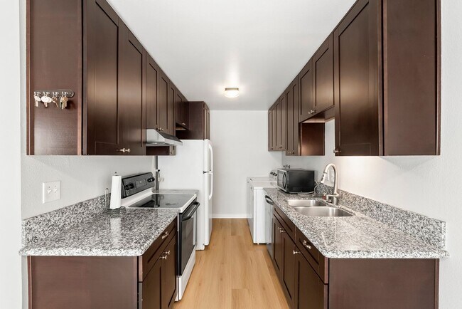Building Photo - 6908 Camphor Ln