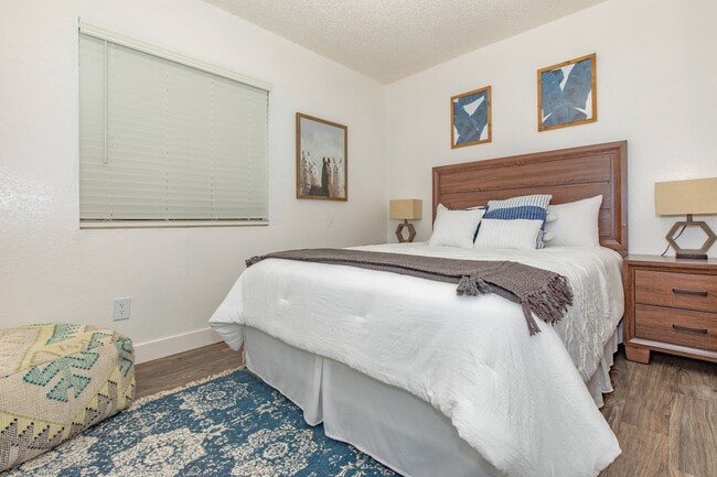 Building Photo - Metro on First