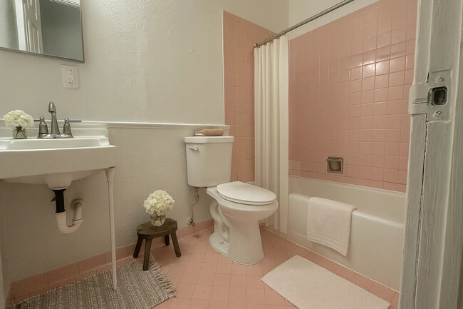 Building Photo - 1324 N Wentz St