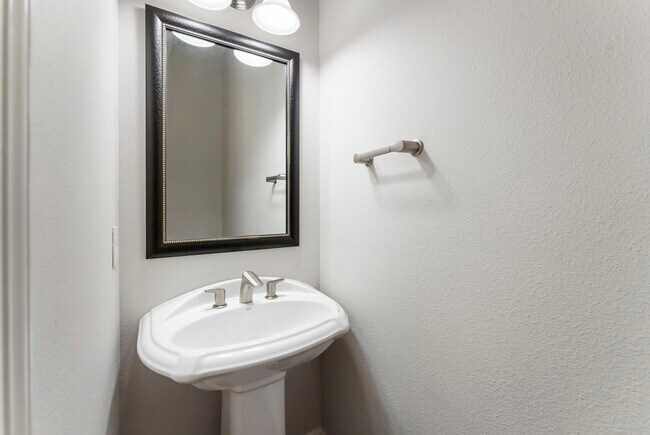 Building Photo - 31 Aventura Pl