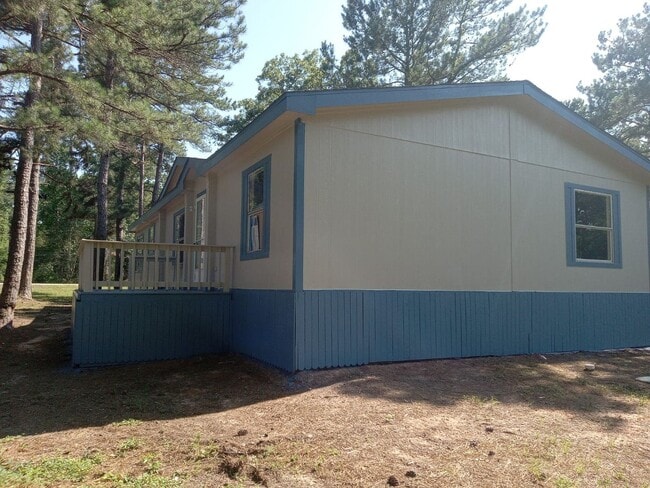 Building Photo - Be part of this cozy community at Roy Harris Loop