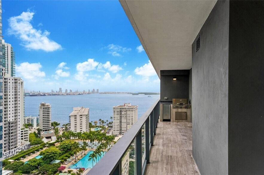 Building Photo - 1451 Brickell Ave