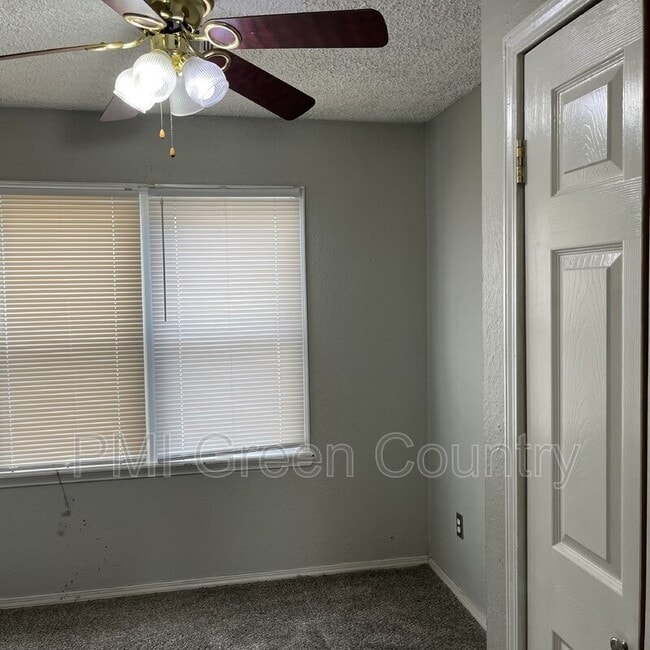 Building Photo - 4547 E Young Ct