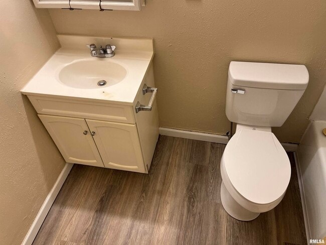 Building Photo - 1304 W Jeth Ct