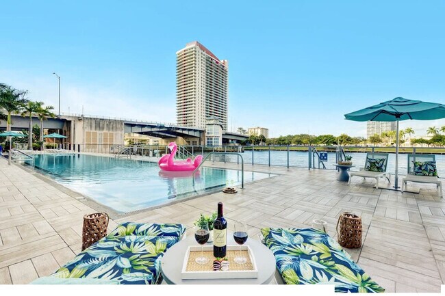 Building Photo - 4112 Jimmy Buffett Mem Hwy