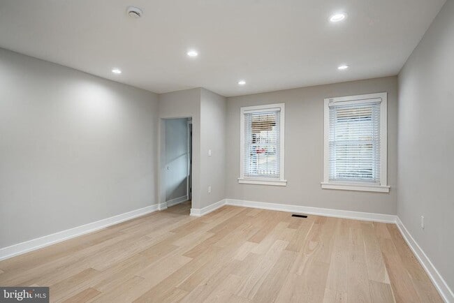 Building Photo - 303 W Washington St