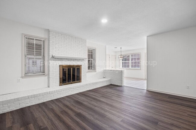 Building Photo - 6326 Thornfield Dr