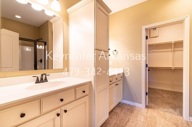 Building Photo - 4870 Castlewood Ln
