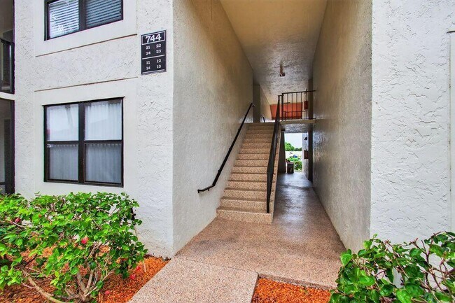 Building Photo - 744 Executive Center Dr
