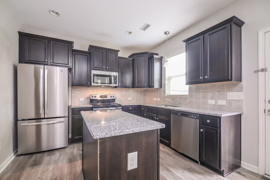 Building Photo - 14 Outwater Ridge Dr