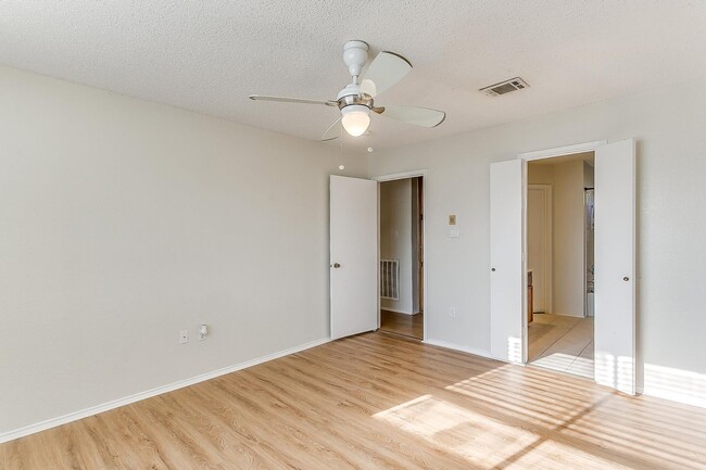 Building Photo - Great 2 Bed 2 Bath Townhouse in S Arlington- 76017