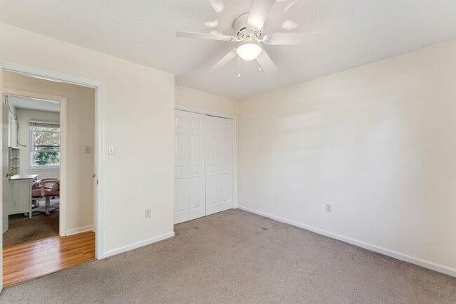 Building Photo - AVAILABLE NOW! (Pet Friendly)