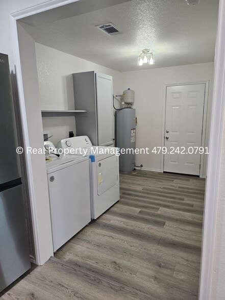 Building Photo - 407 Hemlock St