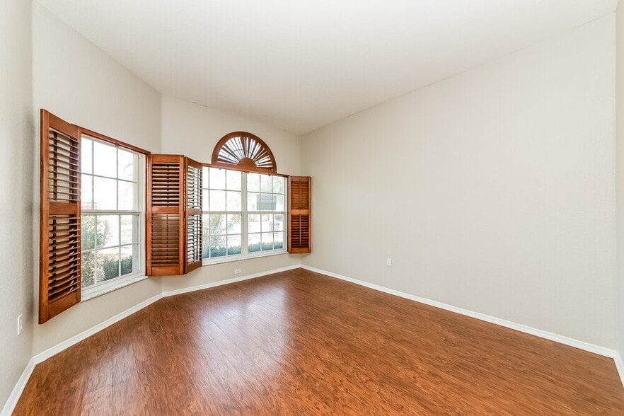 Building Photo - 12262 Hollybush Terrace