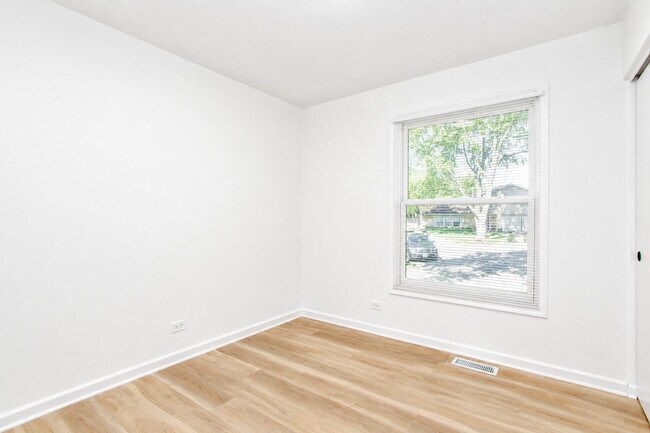 Building Photo - 7777 Ramsgate Cir S