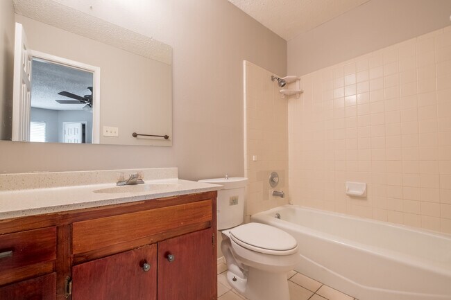 Building Photo - Charming 2-Bedroom, 2-Bath Townhouse in Pflugerville!